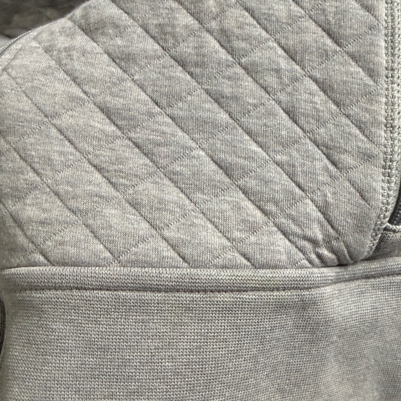 Patagonia Women’s Quilted Gray Performance Jacket with Hood - Picture 6 of 7